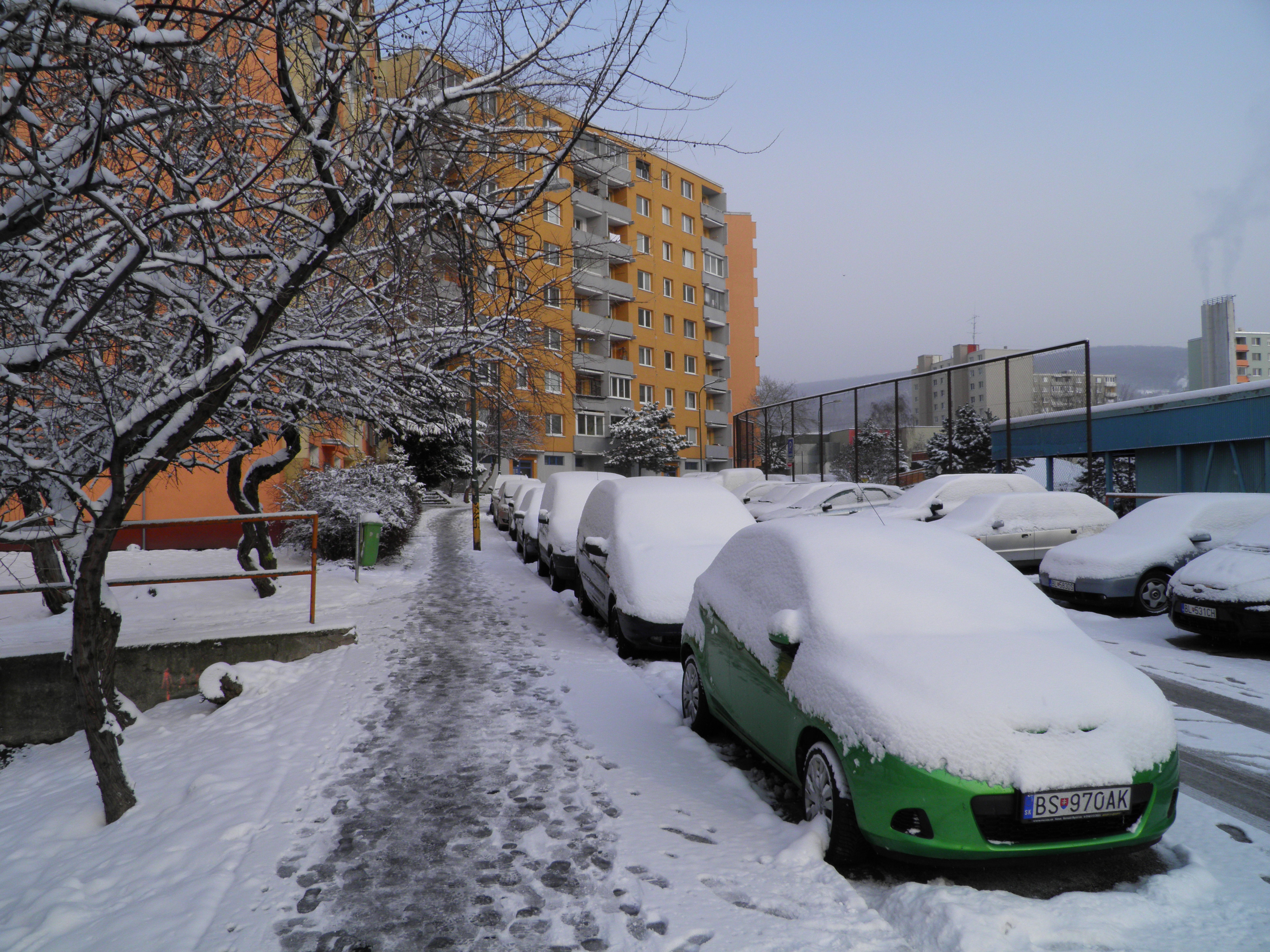 Sneh v Bratislave, Rači, 27.III.2013, 5 cm
