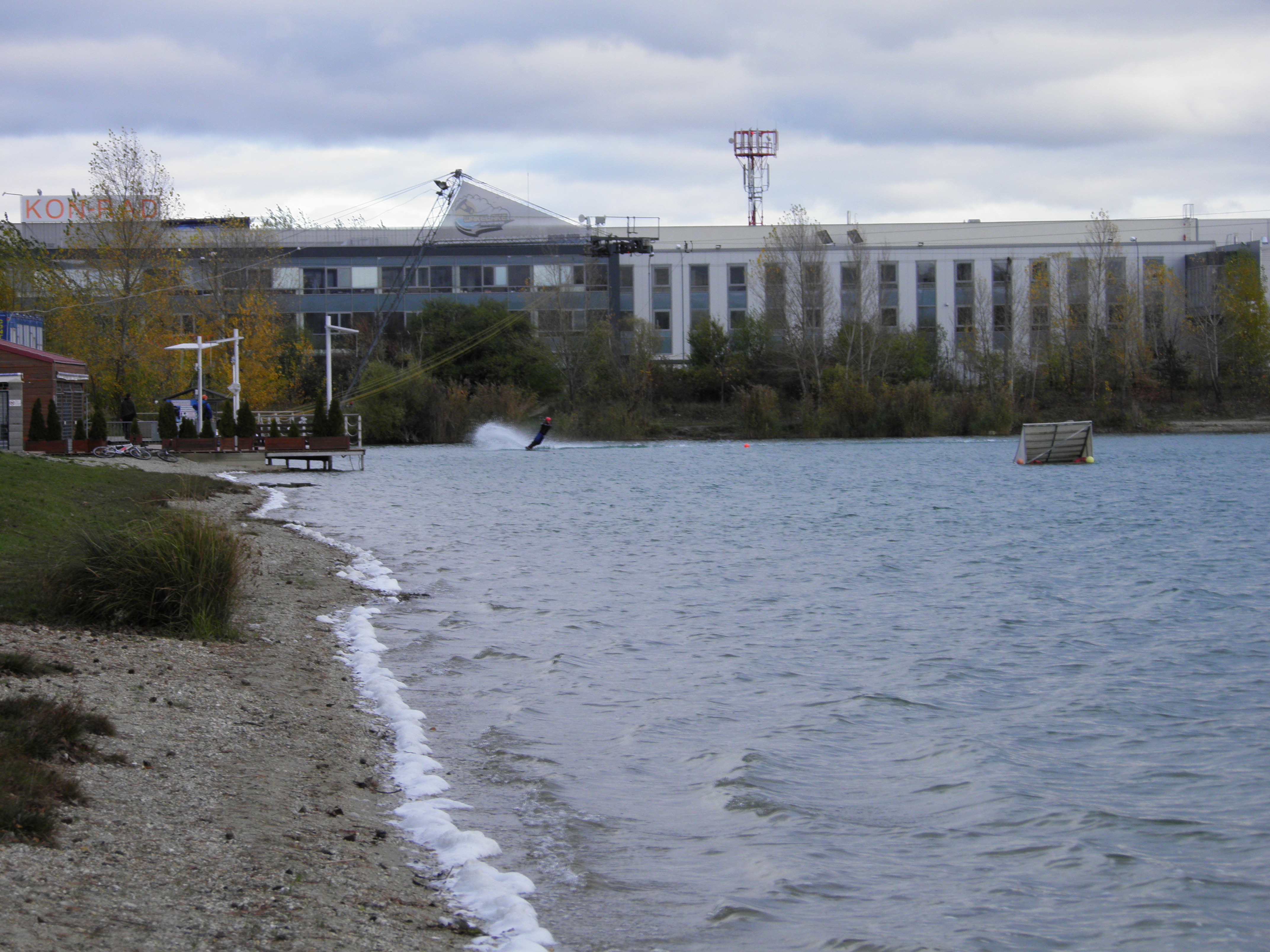 Na jazere Zlaté Piesky v Bratislave, 10.XI.2013 Tvo 11,5 °C