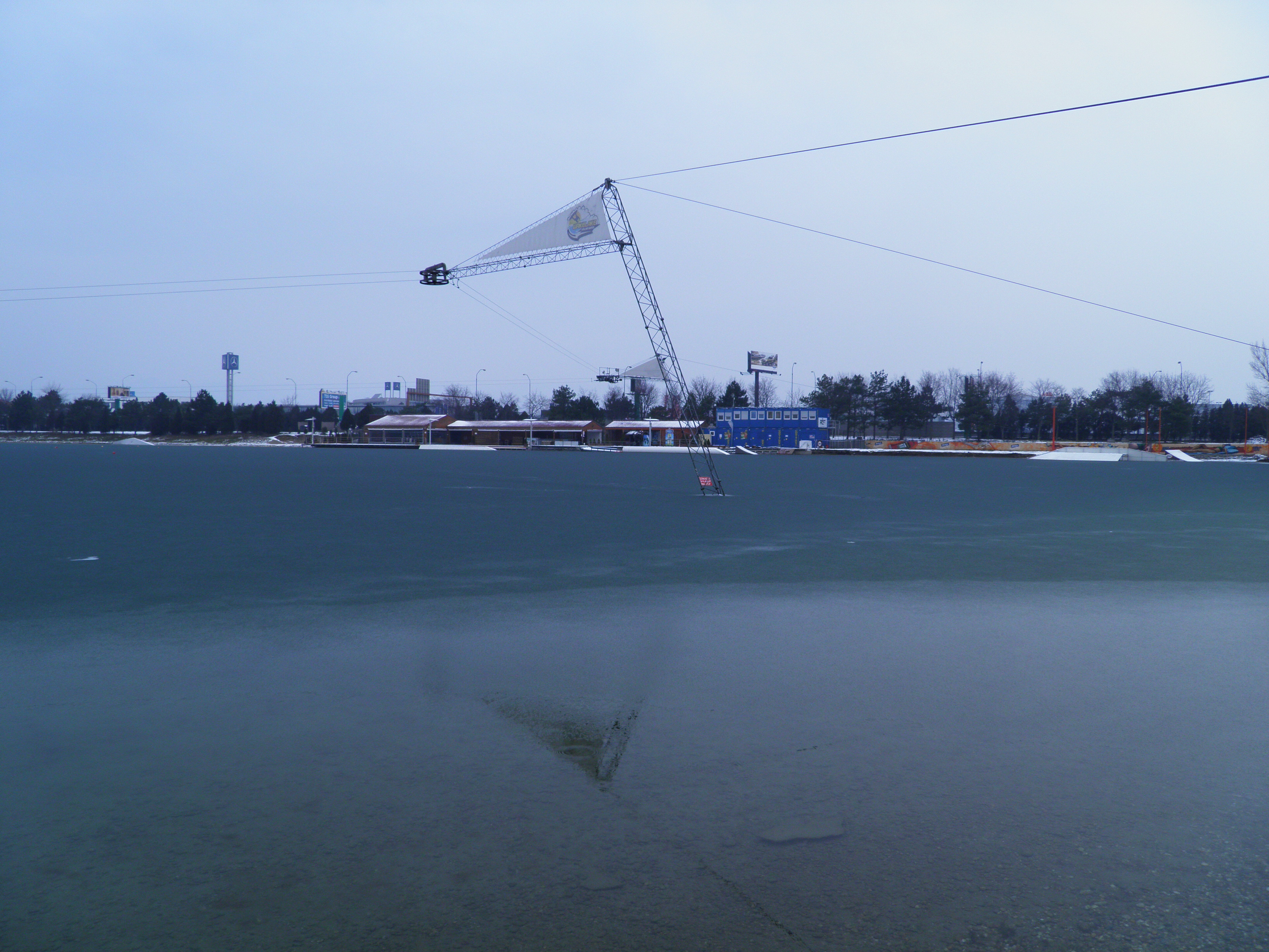Na jazere Zlaté Piesky v Bratislave, 2.I.2015, 15. h., Tvz 0,1 °C, Tvo 1,2 °C