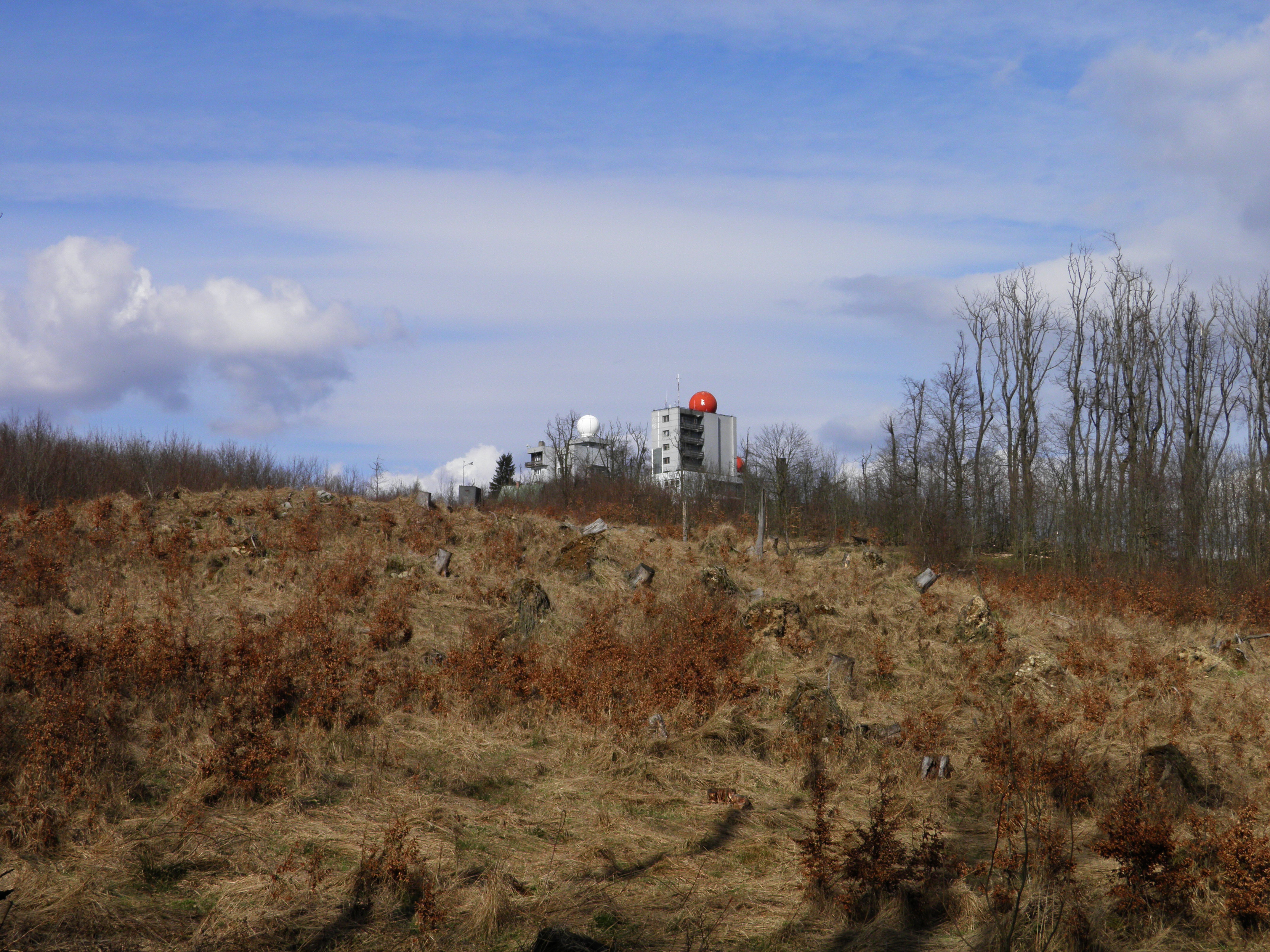 Budova SHMÚ na Malom Javorníku (584 m n.m.), 4.4.2015
